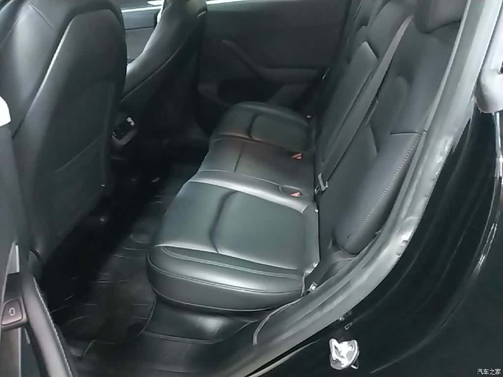 Tesla Model Y, 2023 17