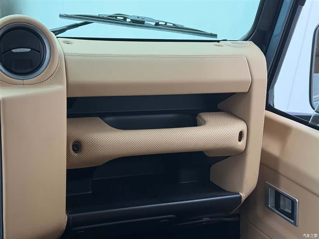 Land Rover Defender, 2011 10