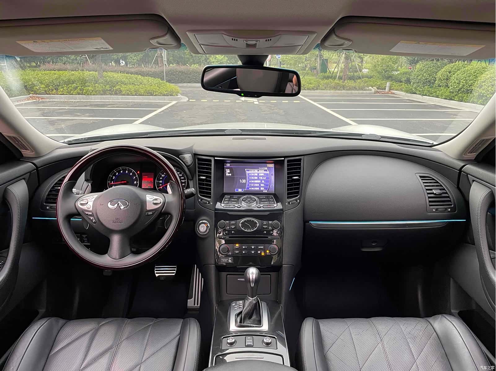 Infiniti FX35, 2012 10