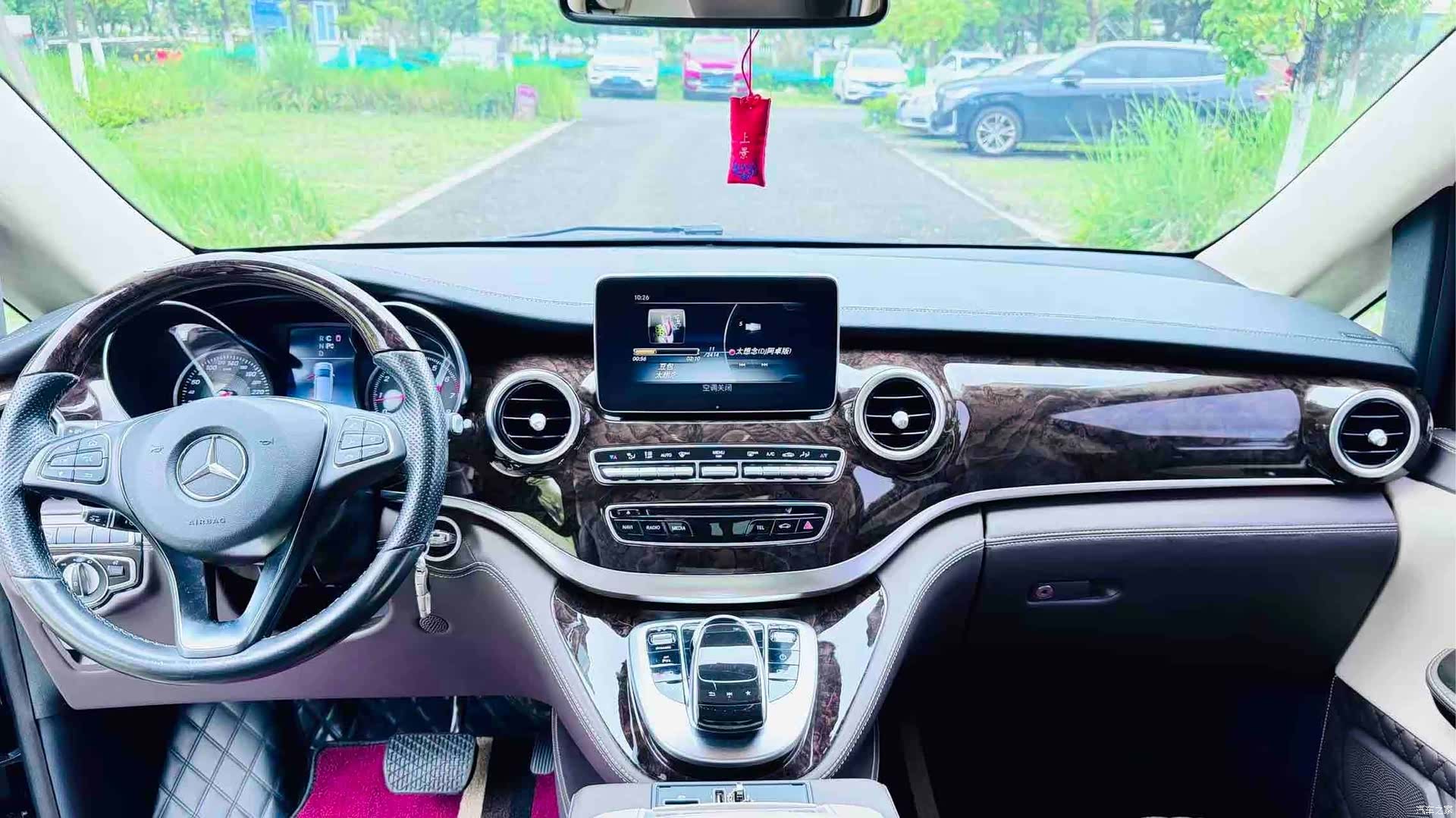 Mercedes-Benz V-Class, 2018 13