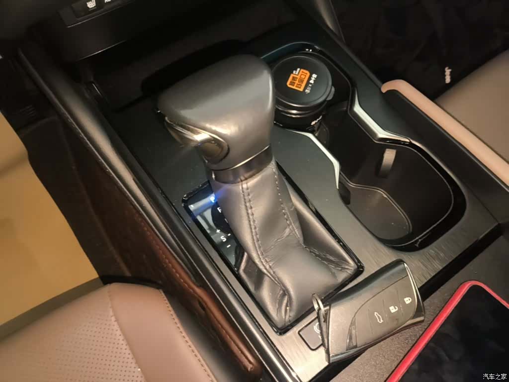 Lexus ES, 2022 14