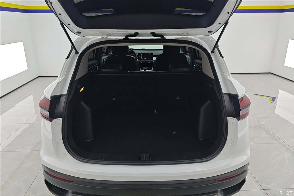 Geely Coolray, 2024 4