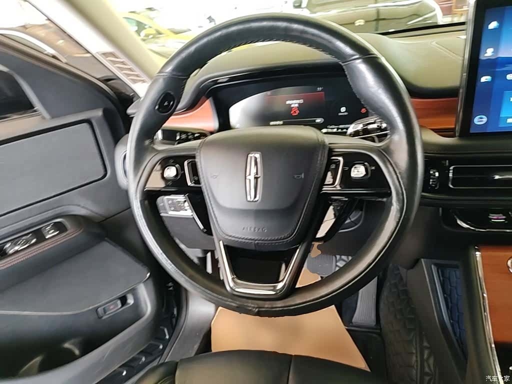Lincoln Aviator, 2021 11