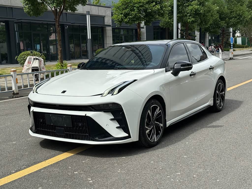 Lynk & Co 03