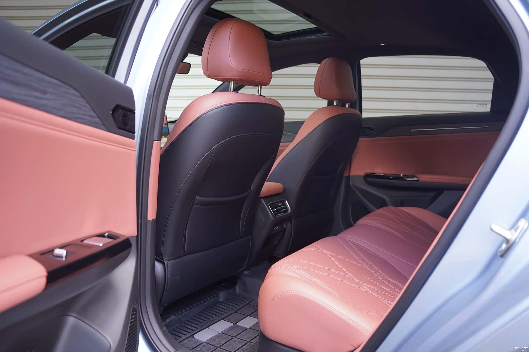 Geely Galaxy L6, 2025 12