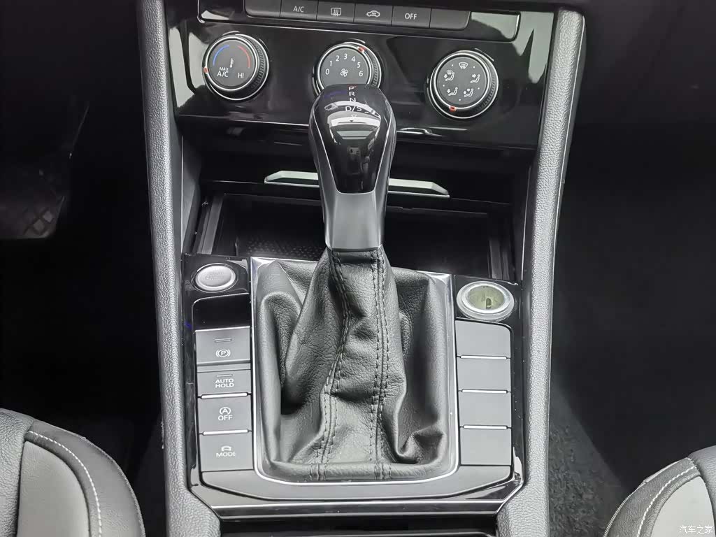 Volkswagen Sagitar, 2019 13