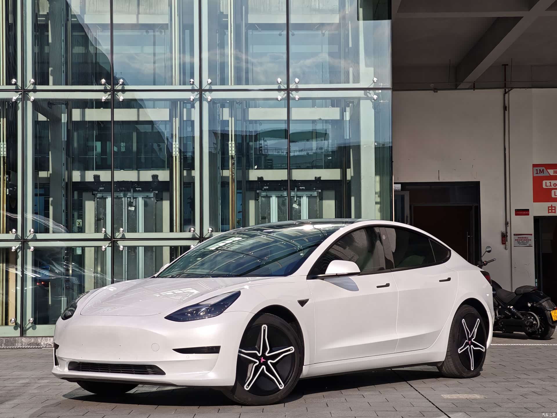Tesla Model 3, 2021 1