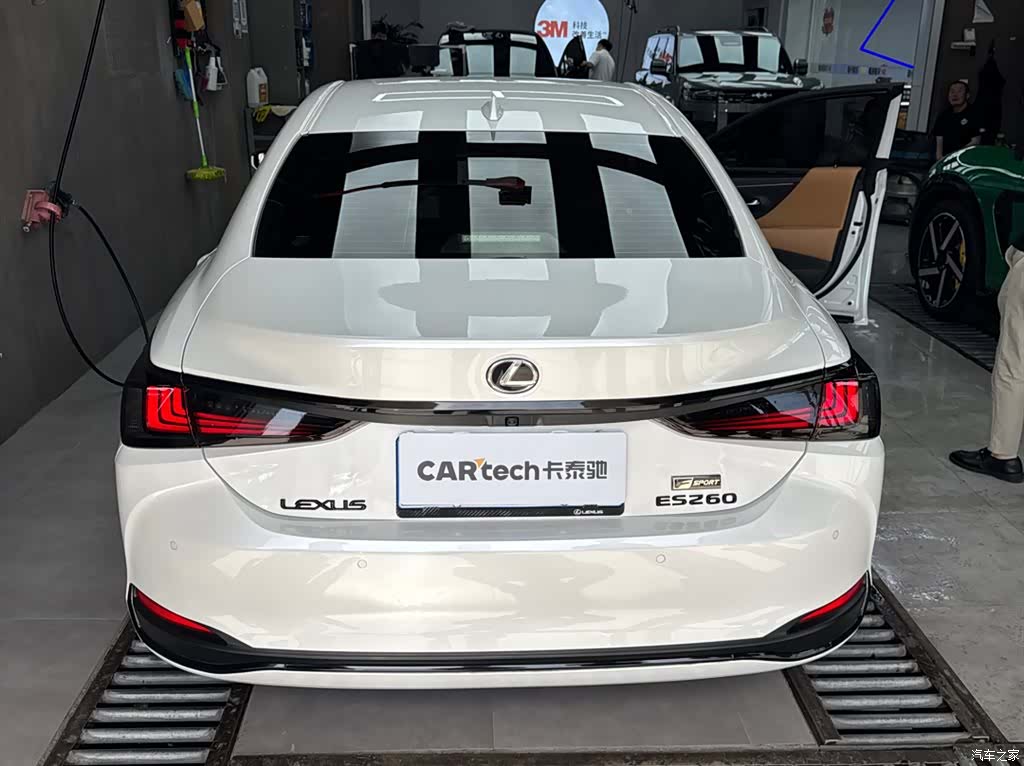 Lexus ES, 2024 4