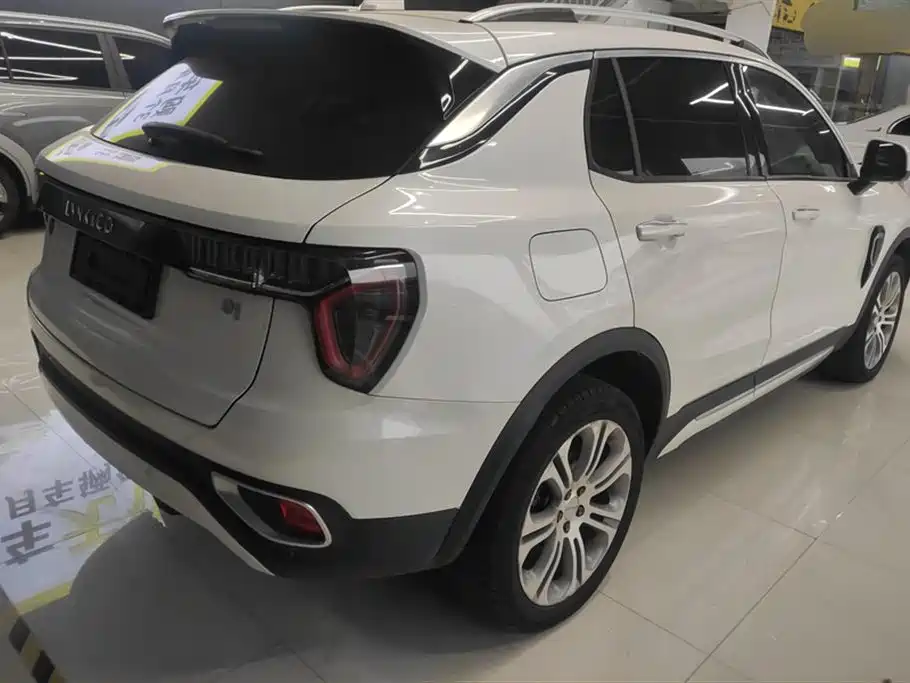 Lynk & Co 01