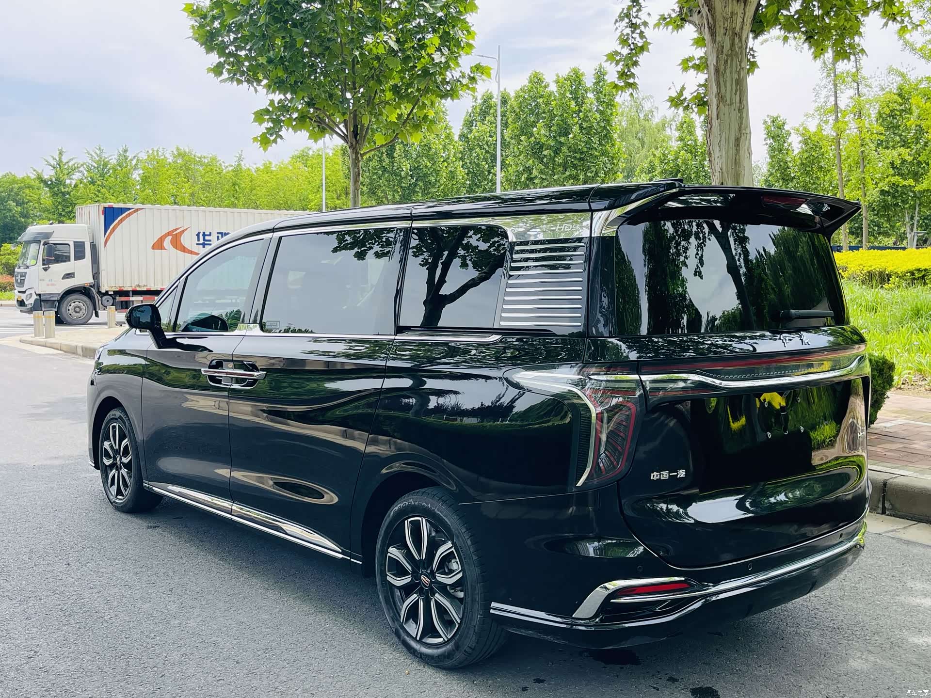 Hongqi HQ9, 2023 21