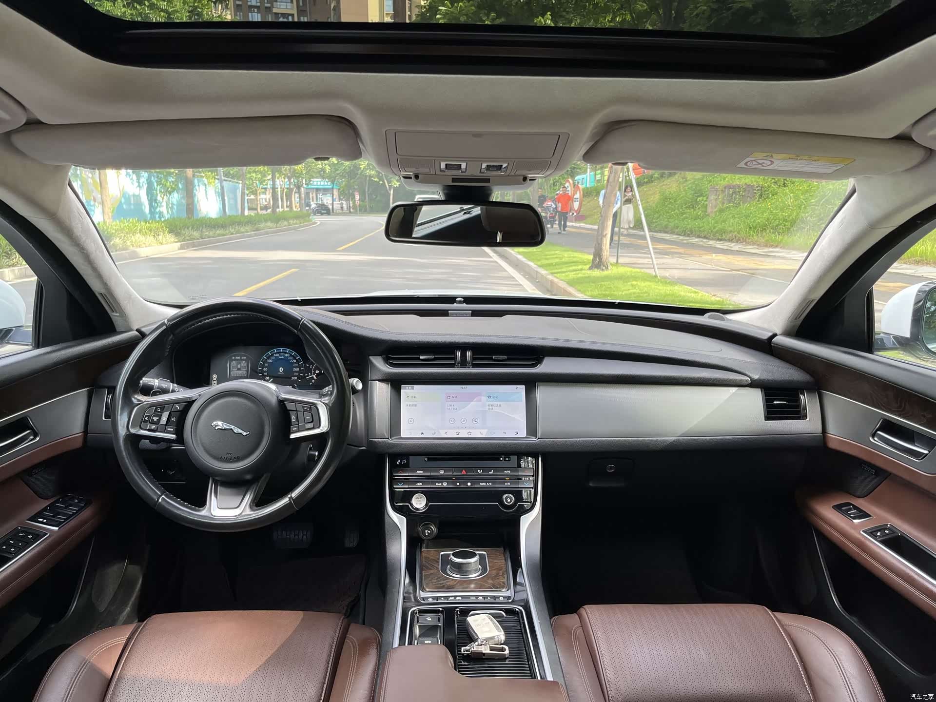 Land Rover XFL, 2018 7