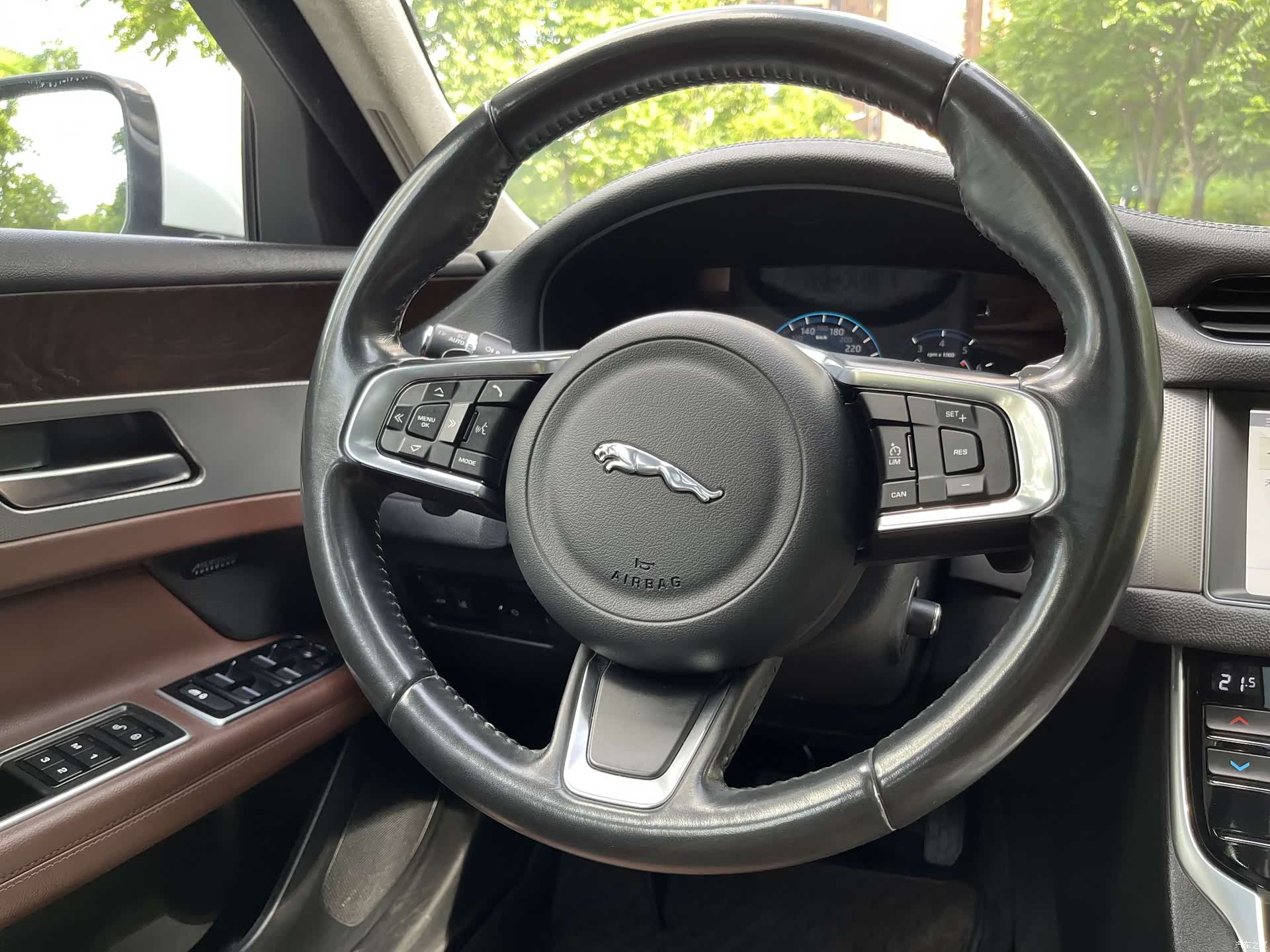 Land Rover XFL, 2018 11