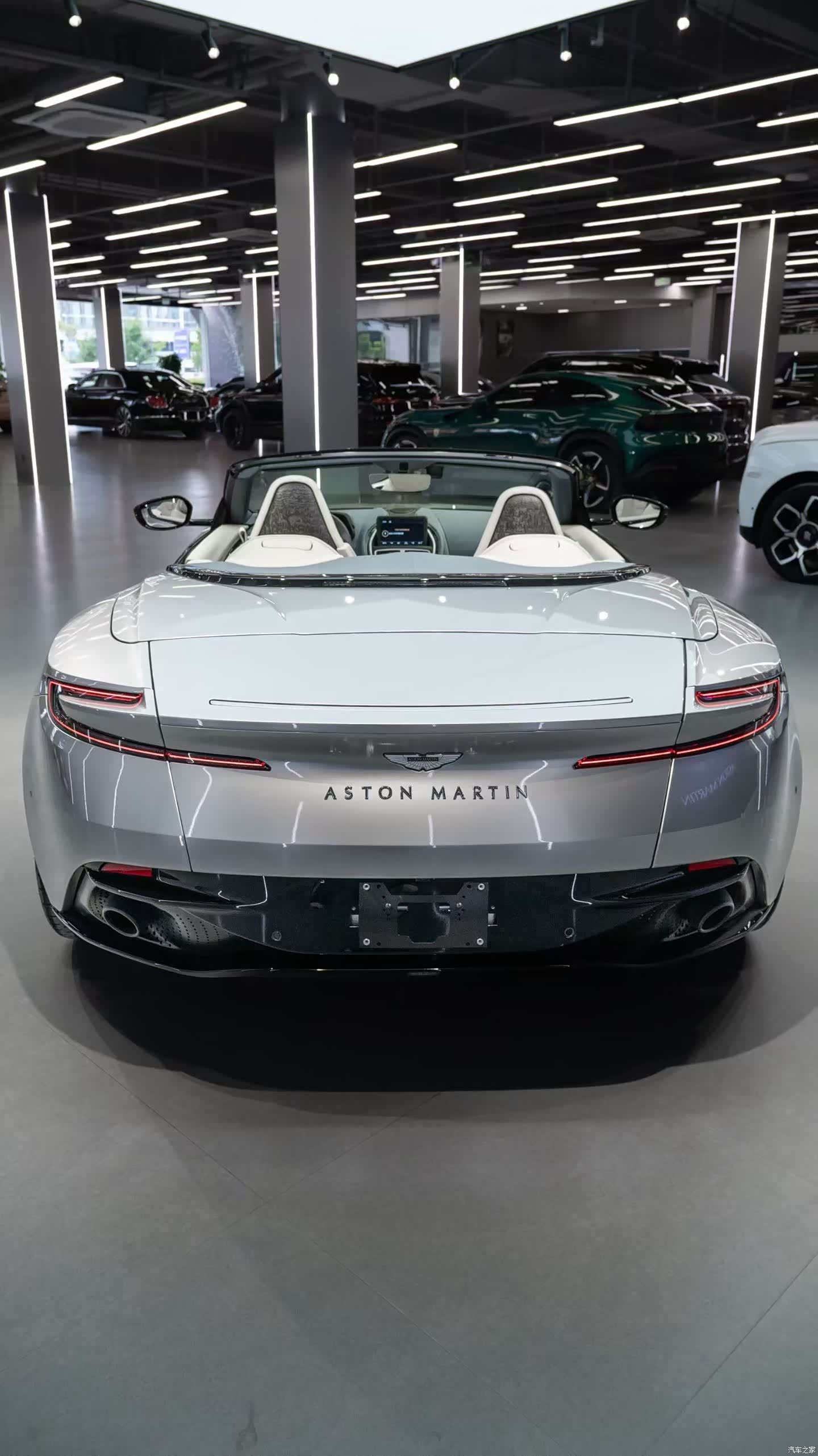 Aston Martin DB11, 2023 4