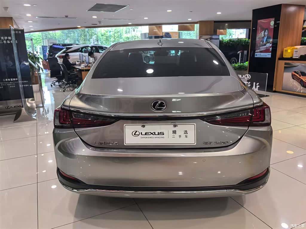 Lexus ES, 2022 3