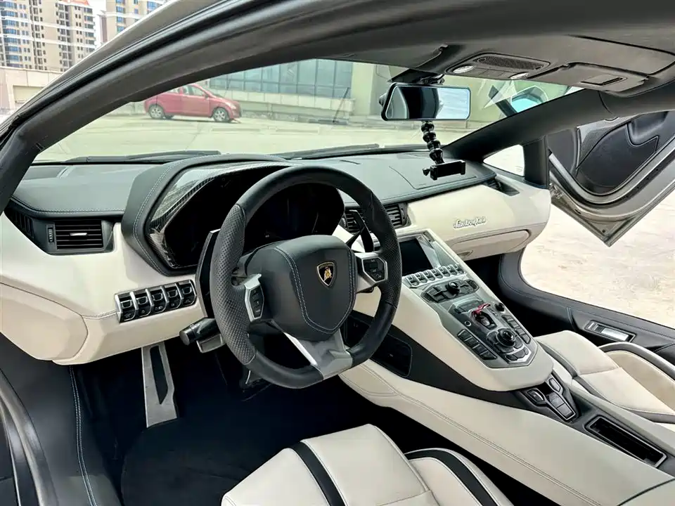 Lamborghini Aventador