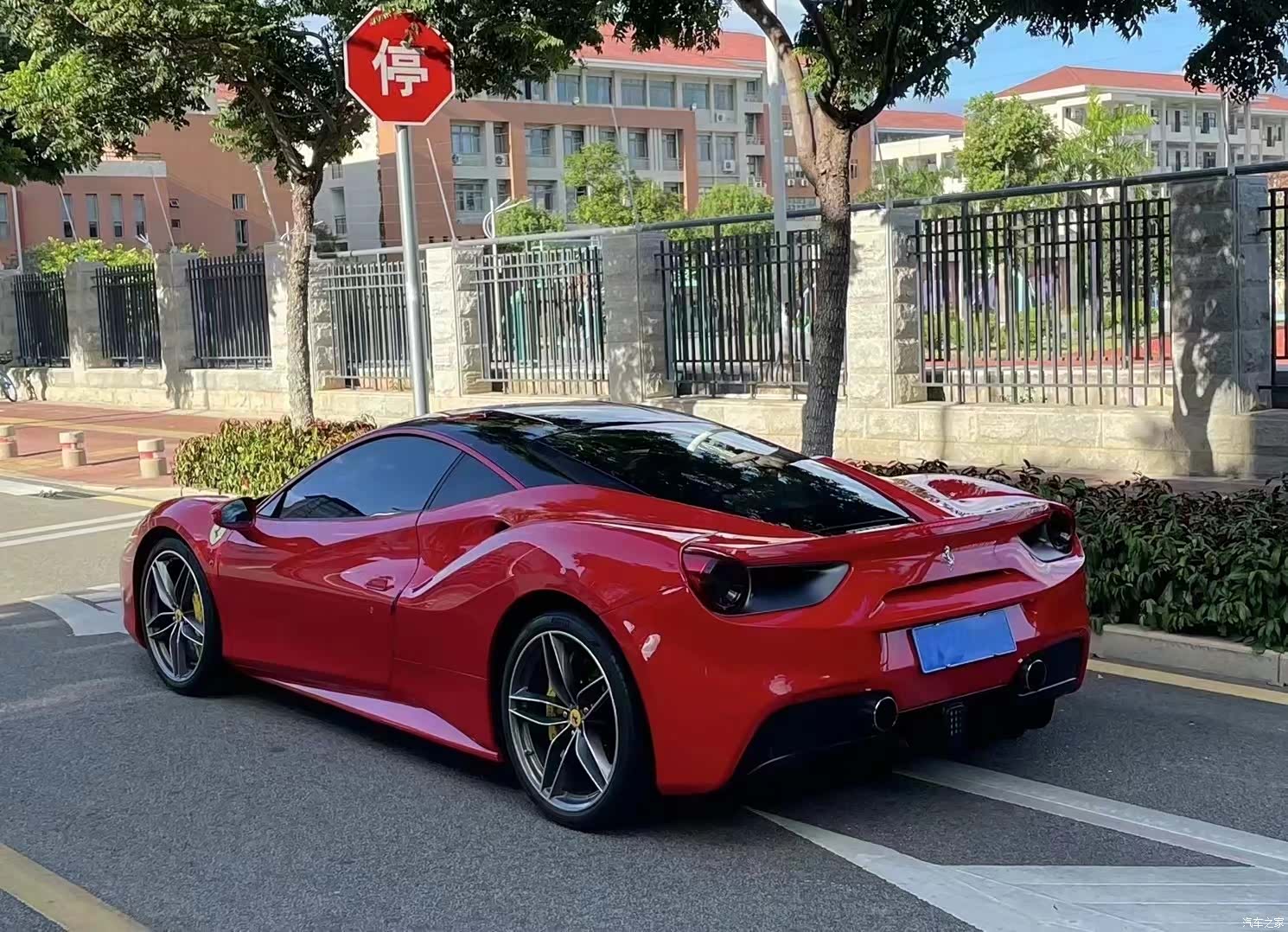 Ferrari 488, 2016 7