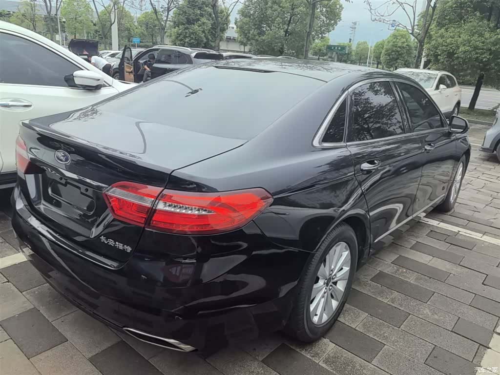 Ford Taurus, 2016 7