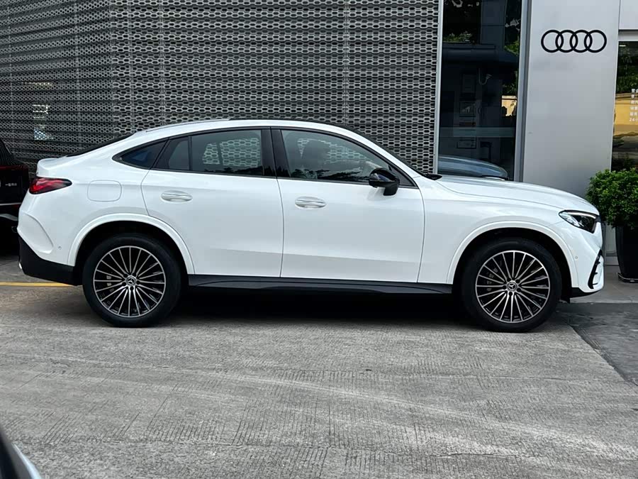 Mercedes-Benz GLC Coupe 2026, фото 3