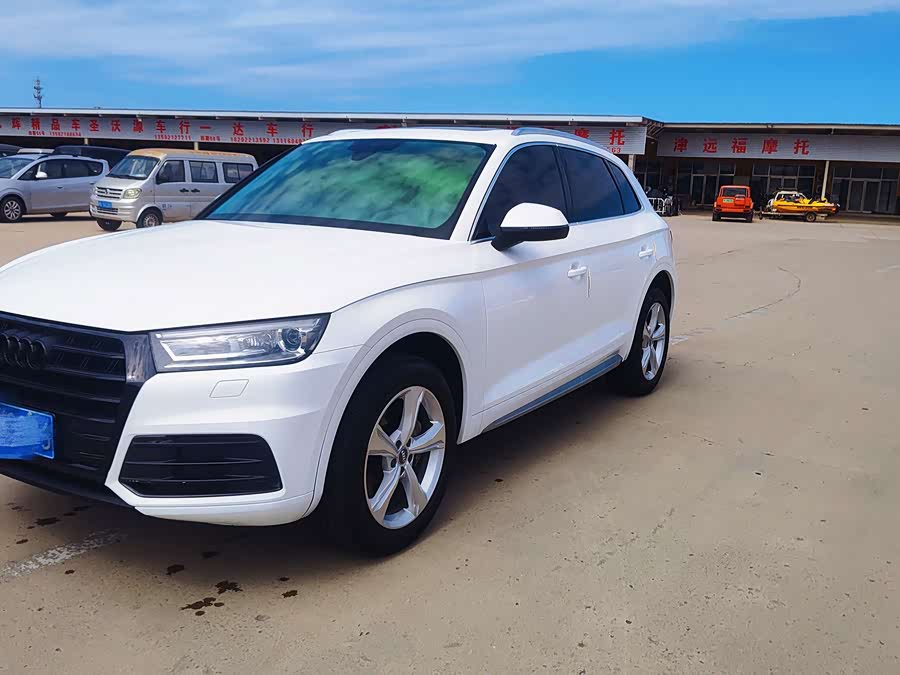 Audi Q5L 2019, фото 1