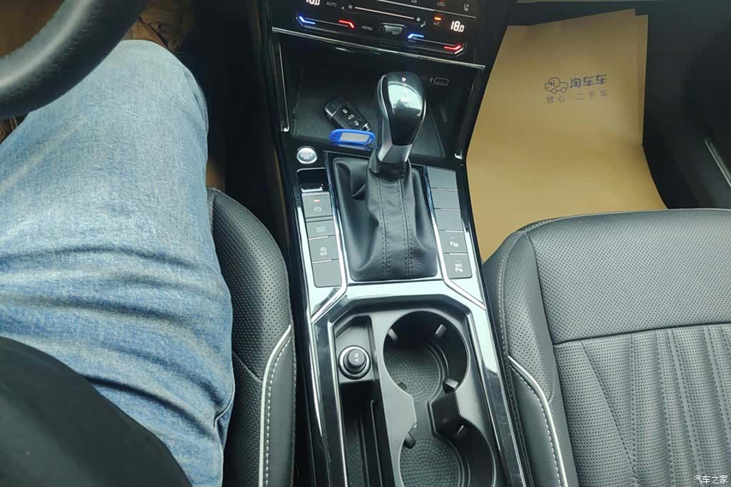 Volkswagen Passat, 2023 16