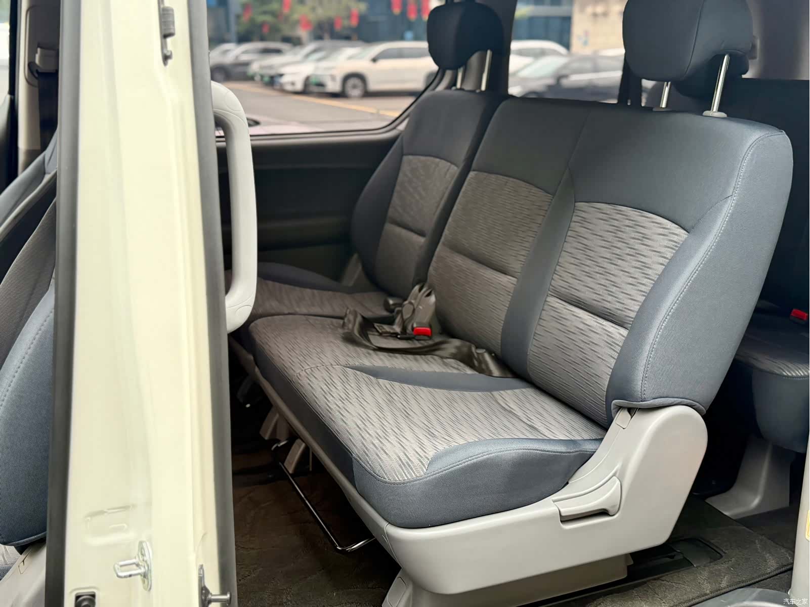Hyundai H-1, 2016 12