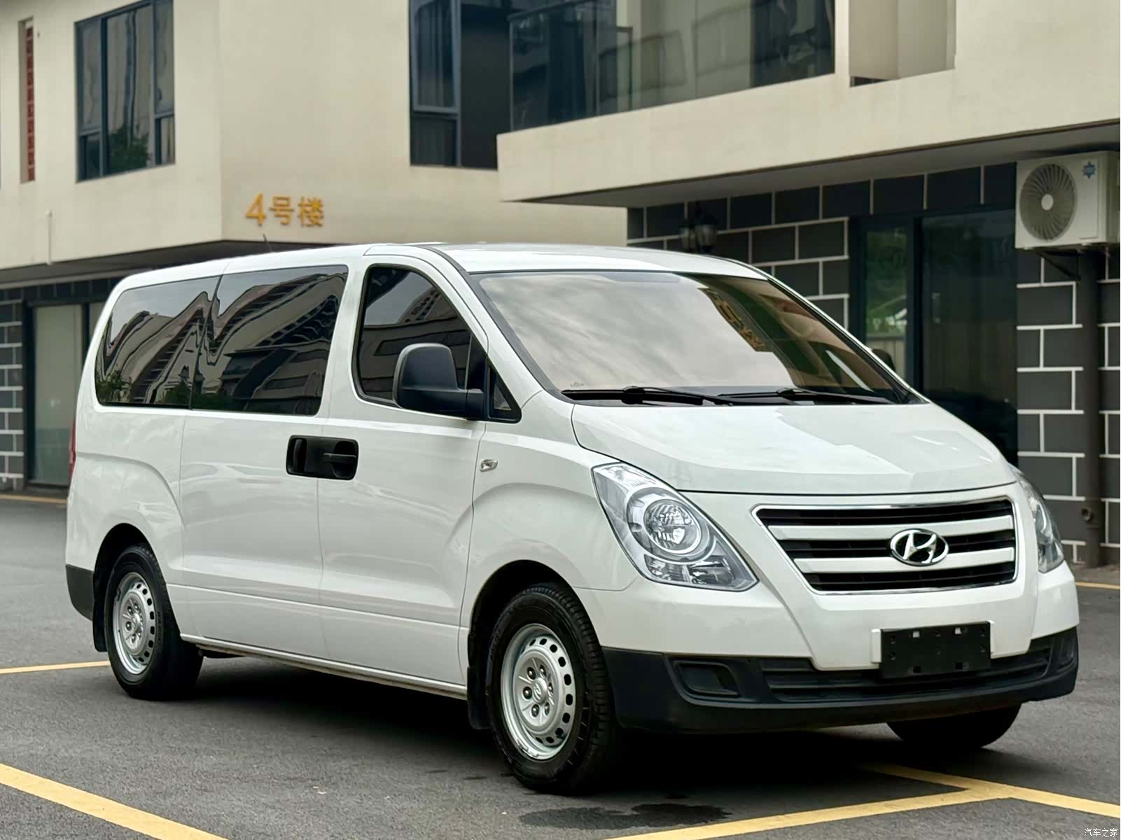 Hyundai H-1, 2016 3