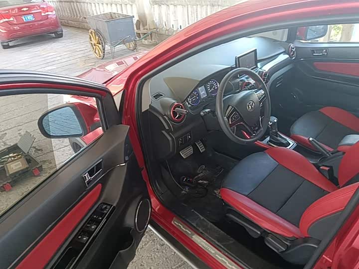 BAIC Senova X25 2015 1.5L АКПП Elite