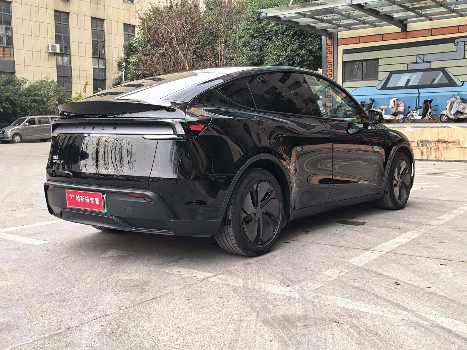 Tesla Model Y, 2025 12