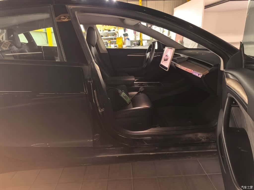 Tesla Model 3, 2022 25
