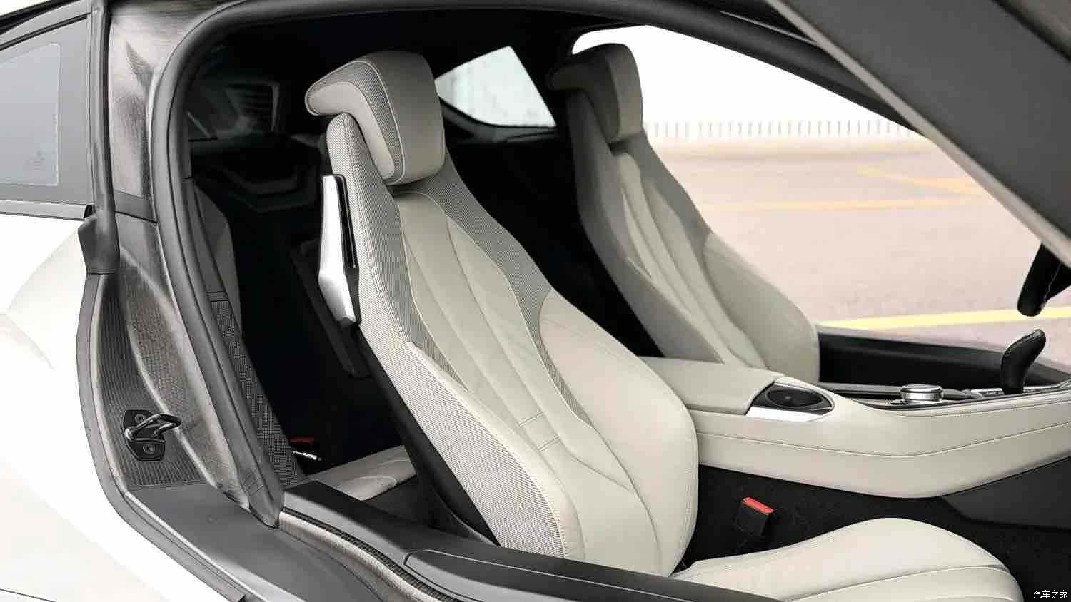 BMW i8, 2018 9