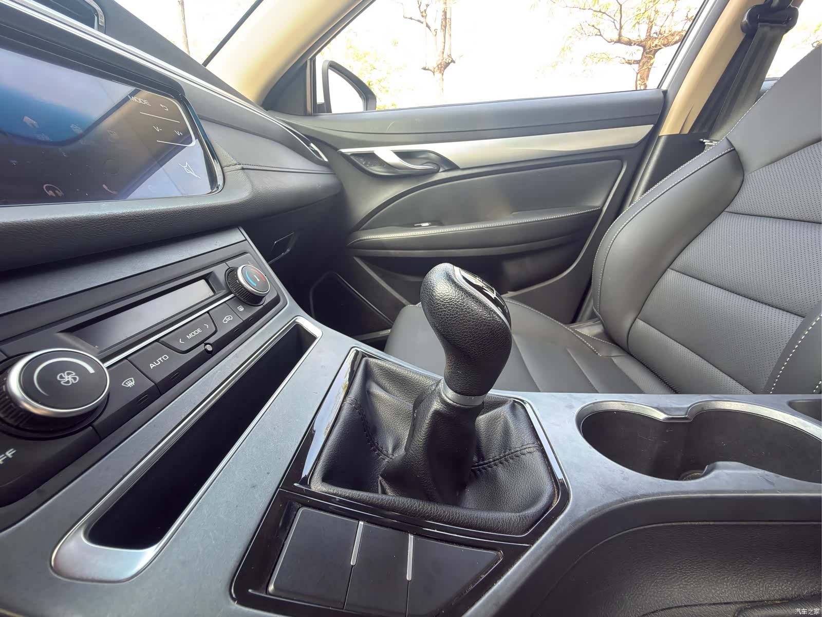 Geely Emgrand, 2019 17