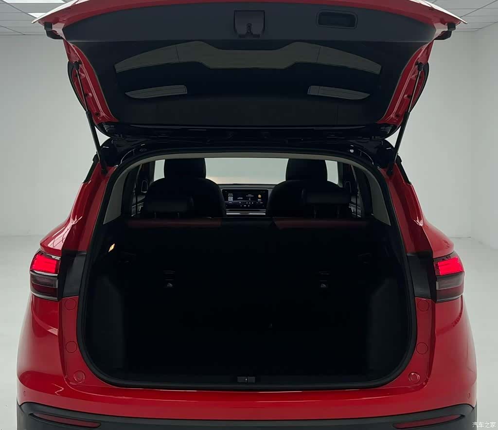 Geely Coolray, 2022 14