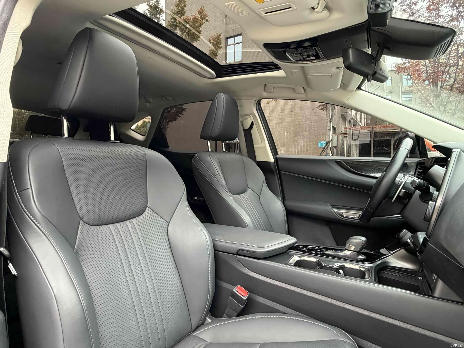Lexus NX, 2022 11