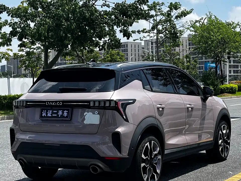Lynk & Co 06