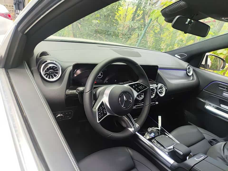 Mercedes-Benz GLA Mercedes-Benz GLA