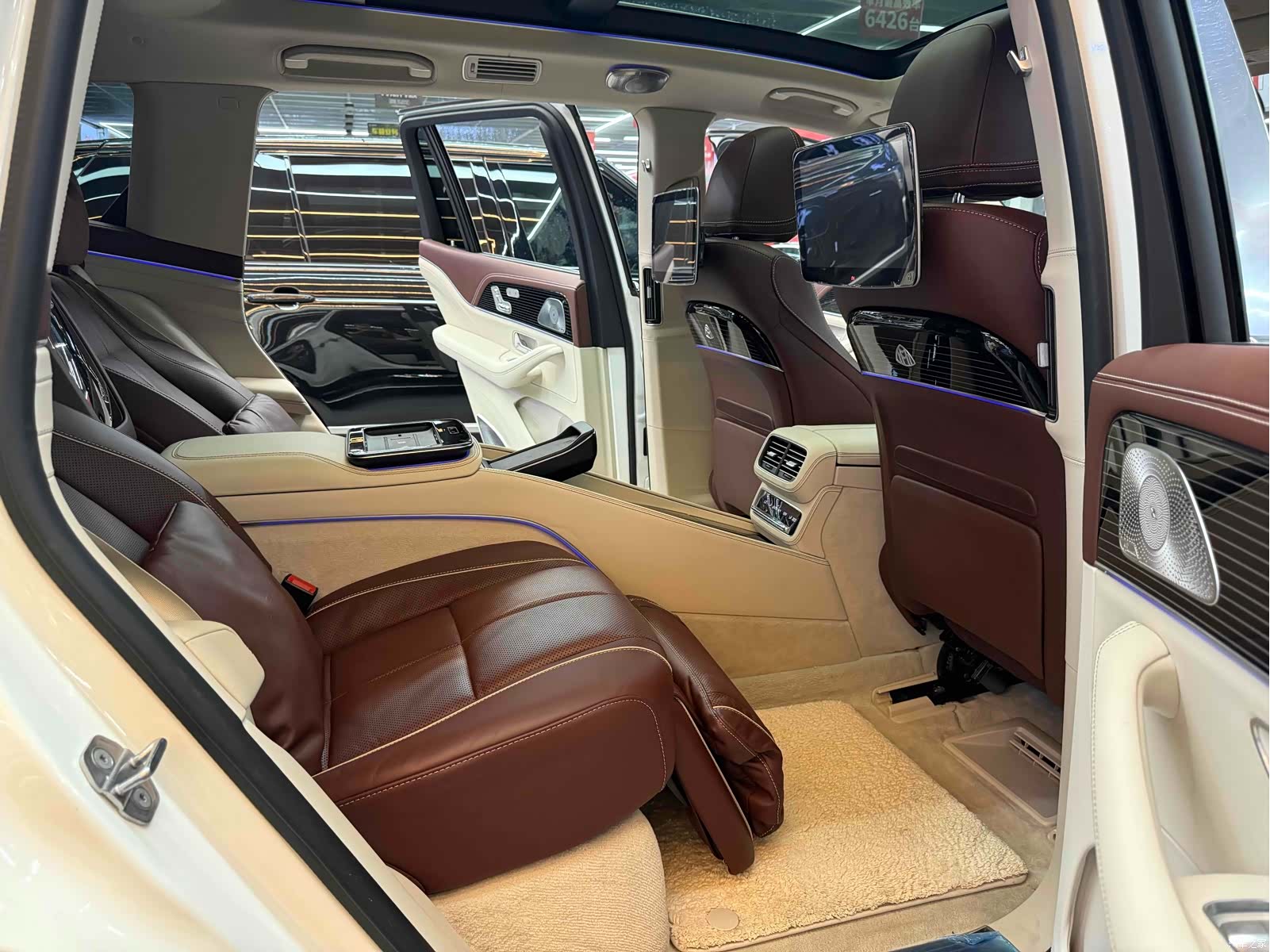 Maybach GLS, 2022 16
