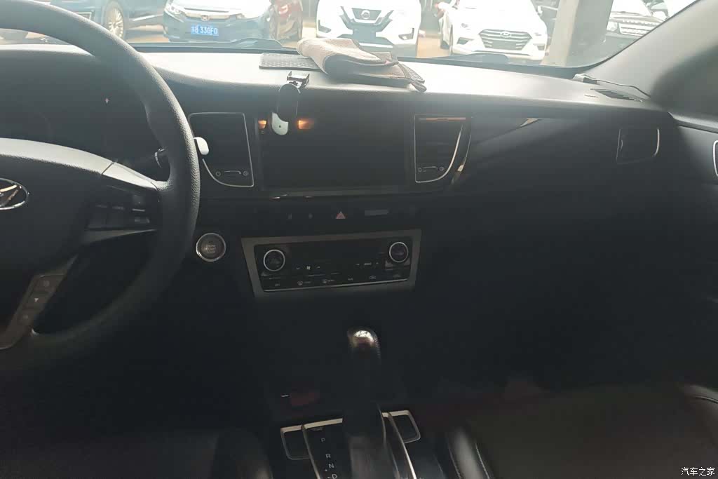Hyundai GLS, 2016 13