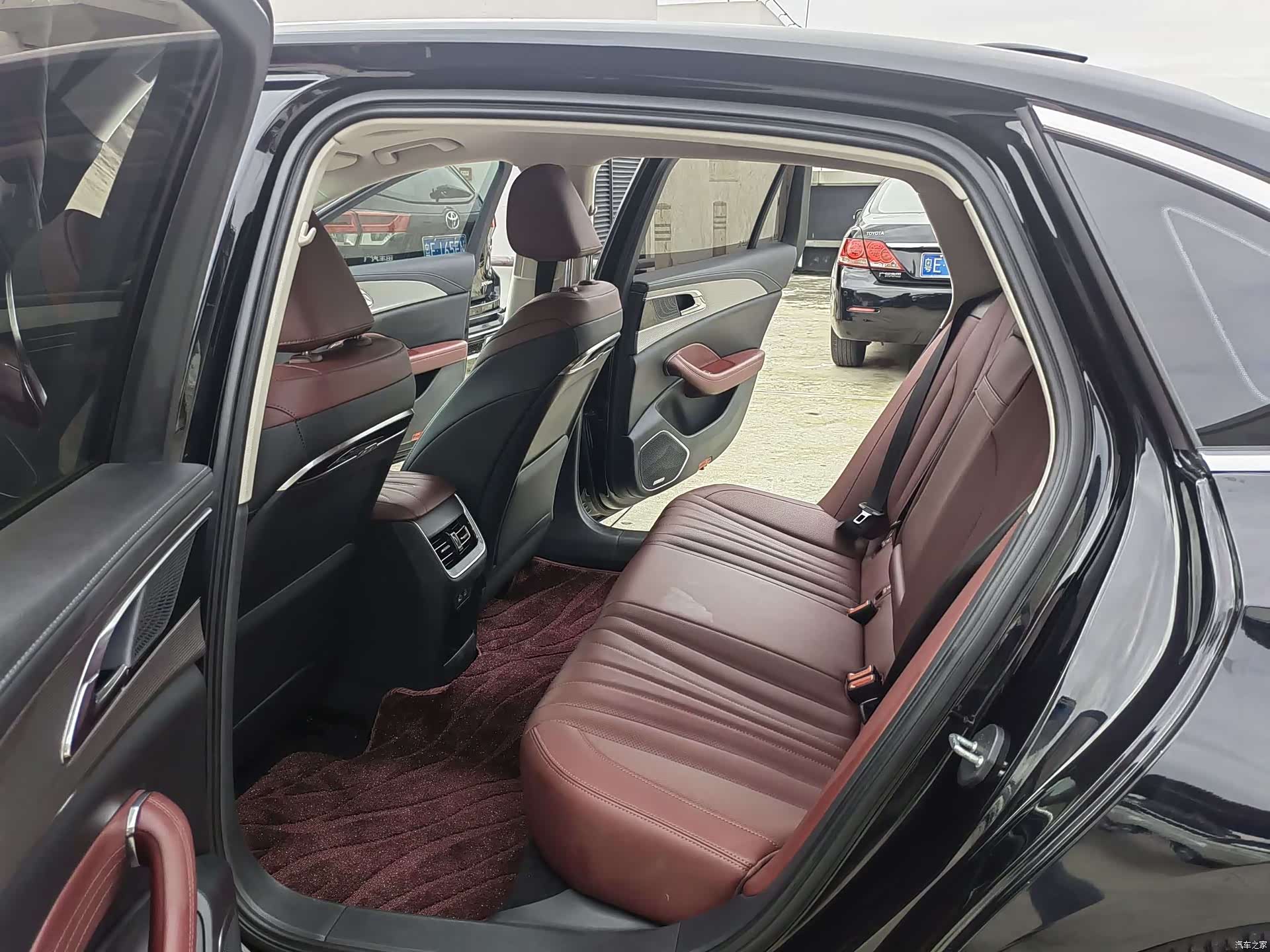 Hongqi H5, 2023 10