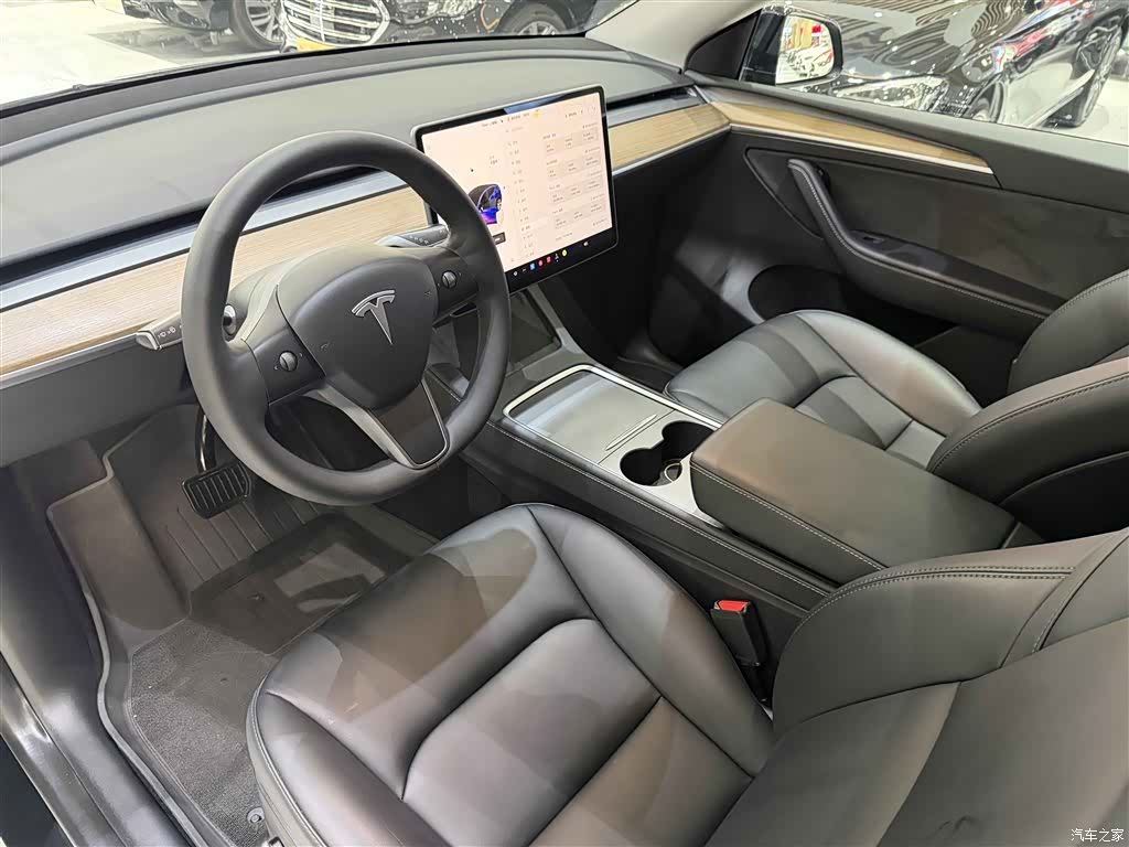 Tesla Model Y, 2023 11