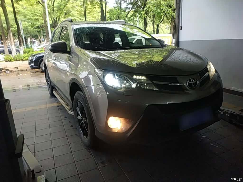 Toyota RAV4, 2014 4