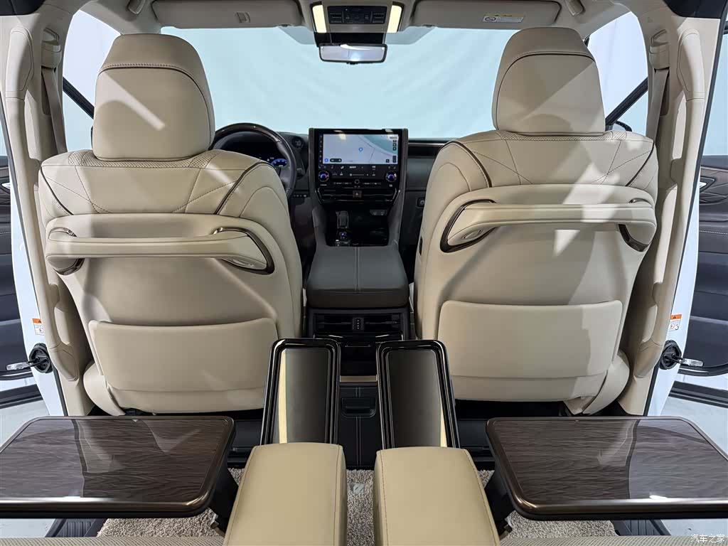 Toyota Alphard, 2024 16