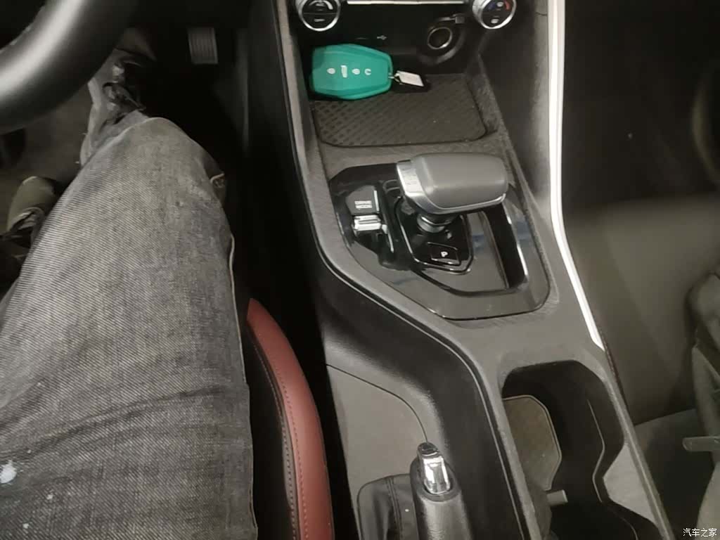 Geely Coolray, 2022 14