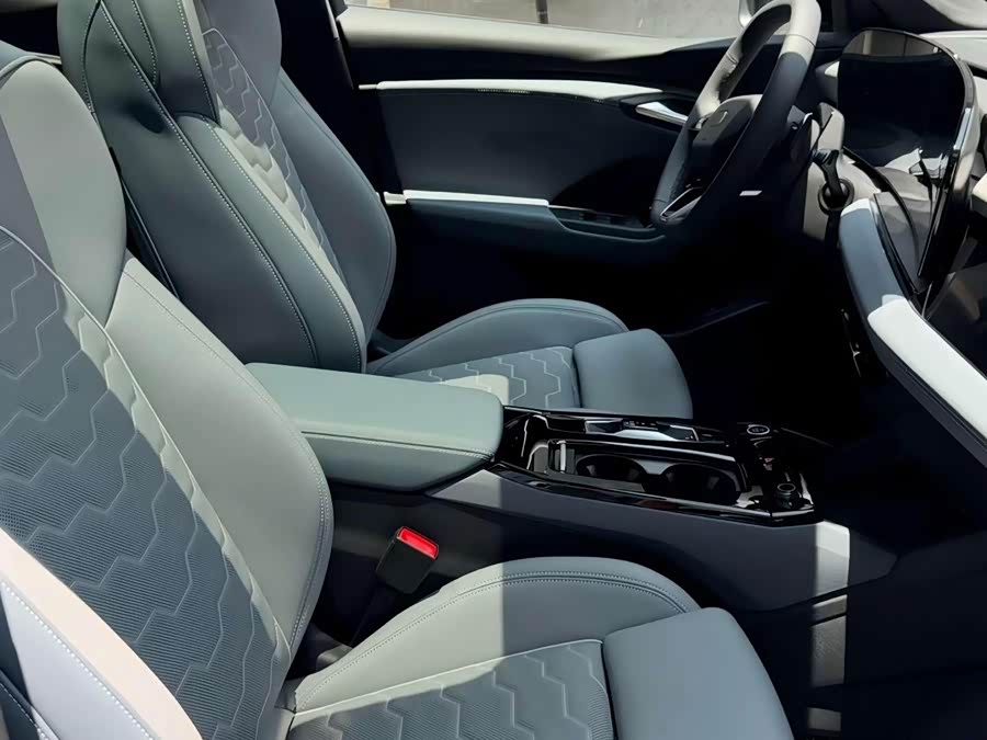 Audi Q6L e-tron 2026, фото 5