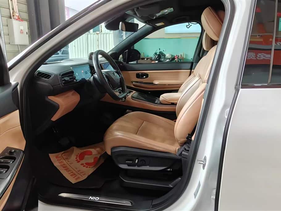 NIO ES8