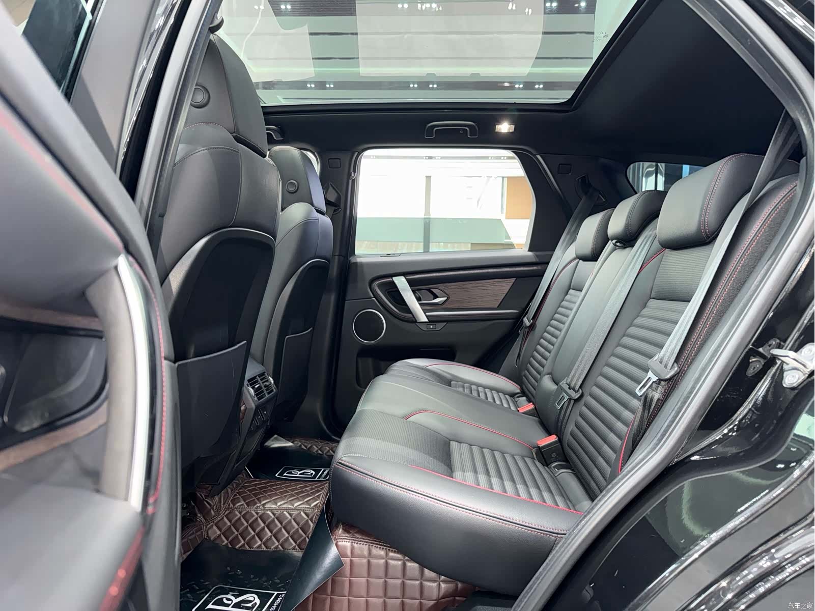 Land Rover Discovery, 2022 4