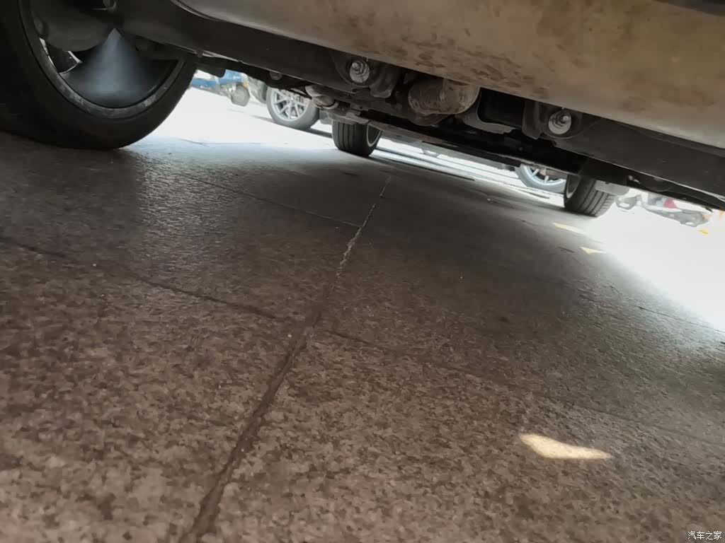 Geely Galaxy L7, 2023 25