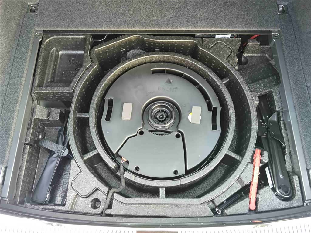 Audi Q5L, 2025 8