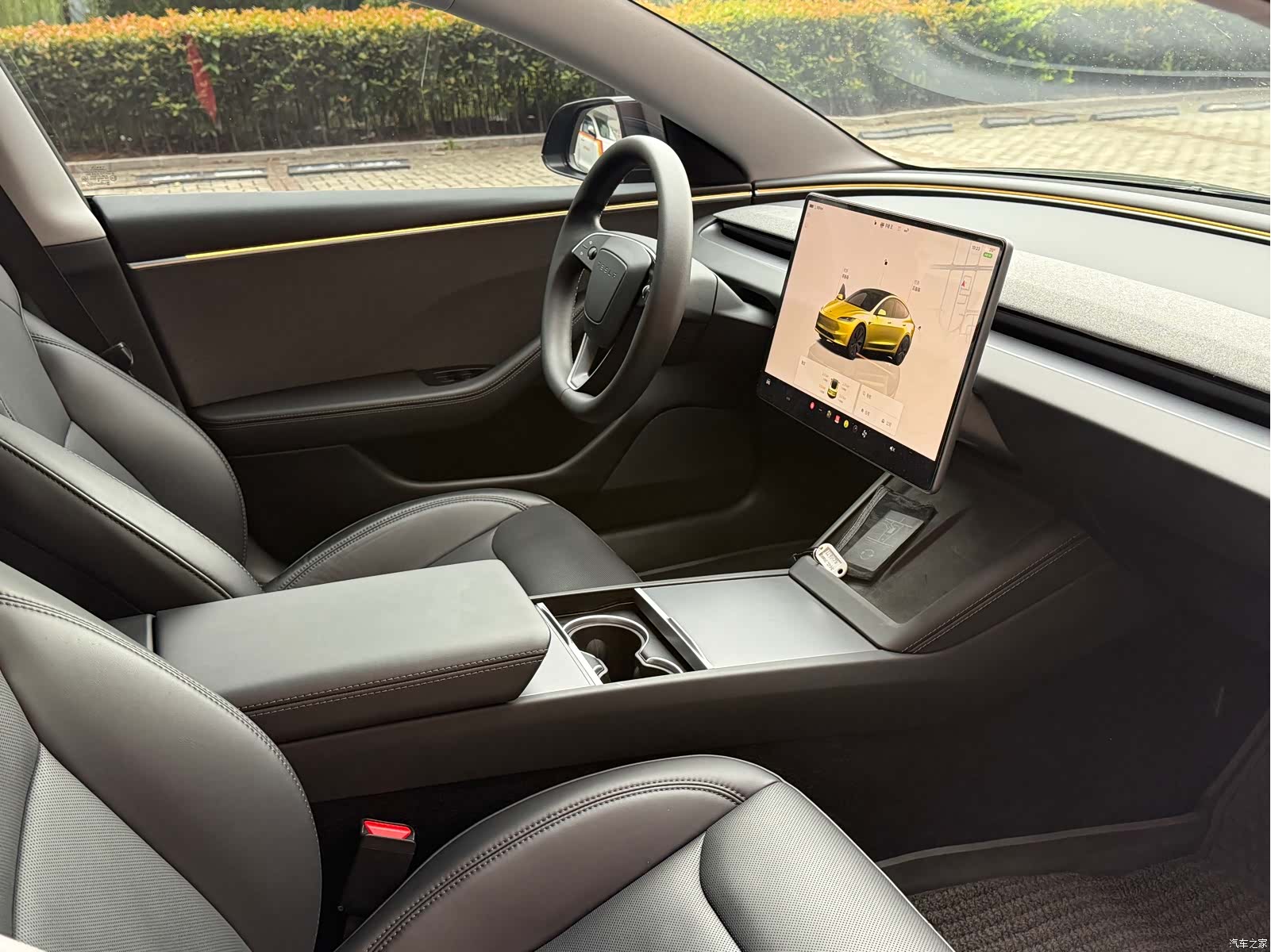 Tesla Model 3, 2025 8