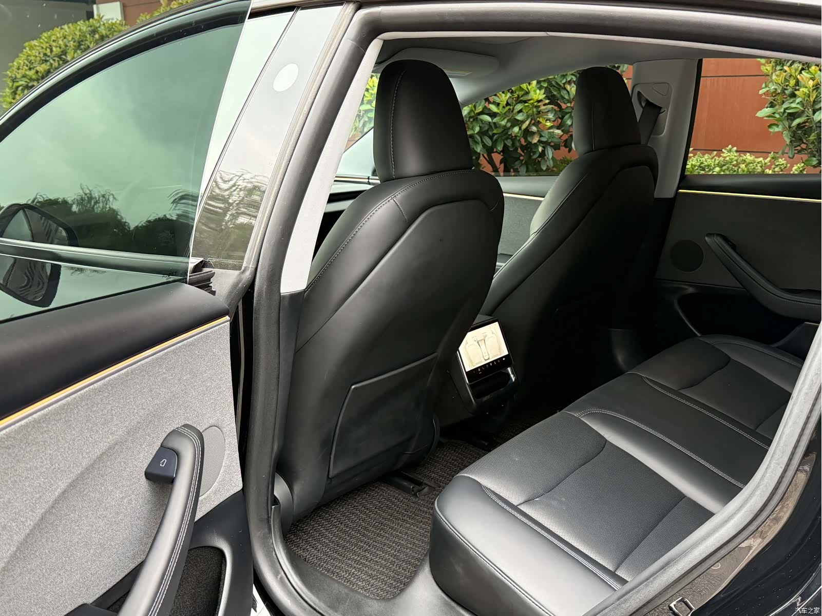 Tesla Model 3, 2025 11