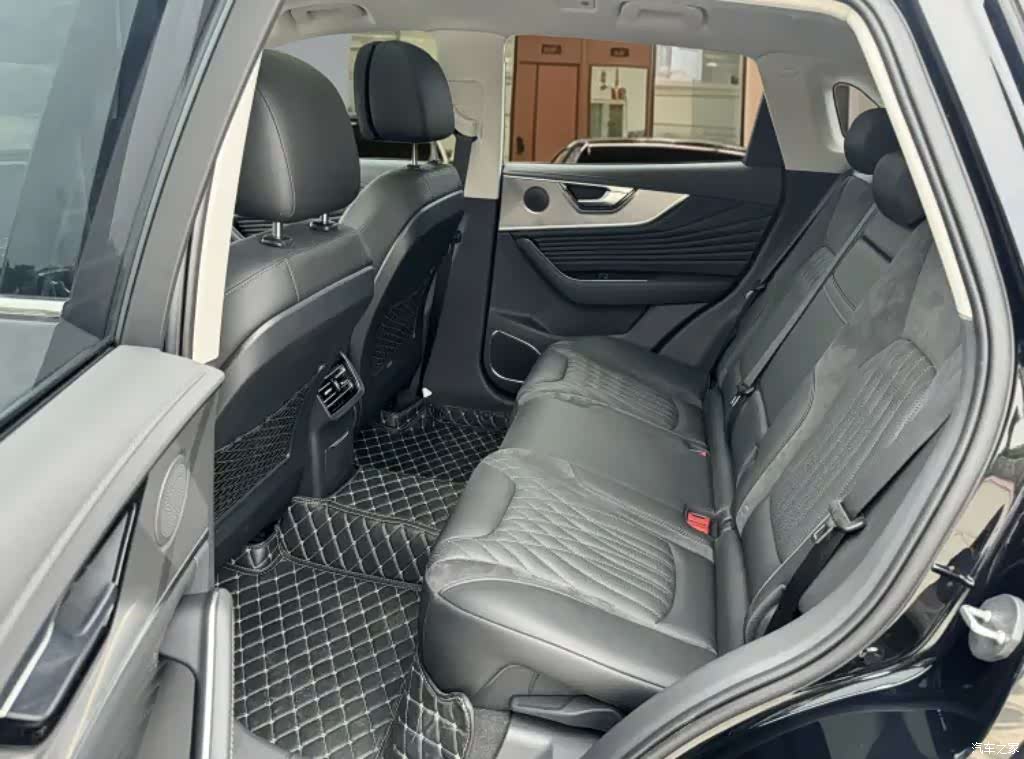 Hongqi HS5, 2023 11